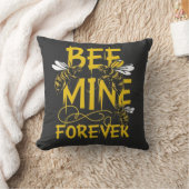 Buzzing Romance: Bee Mine Forever Design Kussen (Deken)