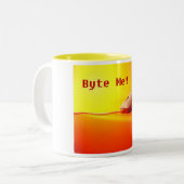 Byte Me Tweekleurige Koffiemok (Voorkant links)