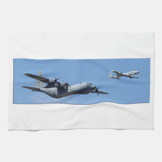 C130 HERCULES EN A10 WARTHOG IN FORMATIE THEEDOEK (Horizontaal)