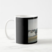 C-130 Hercules LAPES-lading_Militair Vliegtuig Koffiemok (Links)