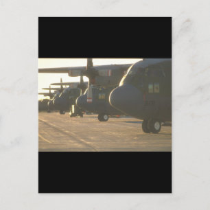 C-130 Hercules op oprijplaat_Militair Vliegtuig Briefkaart