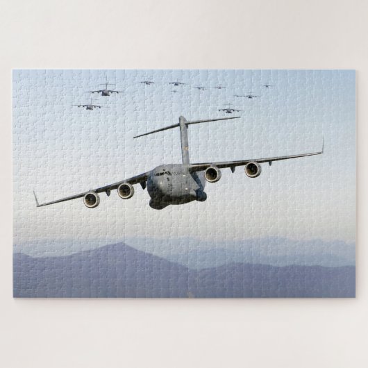 C-17 Globemaster III-Vliegtuig vliegen over de bla Legpuzzel (Horizontaal)