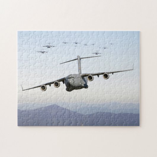 C-17 Globemaster III-Vliegtuig vliegen over de bla Legpuzzel (Horizontaal)