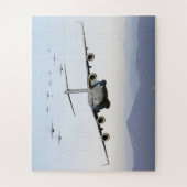 C-17 Globemaster III-Vliegtuig vliegen over de bla Legpuzzel (Verticaal)