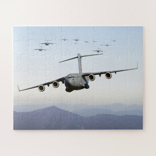 C-17 Globemaster III-Vliegtuig vliegen over de bla Legpuzzel (Horizontaal)