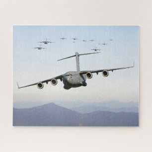 C-17 Globemaster III vliegtuig vliegt over Blue Ri Legpuzzel