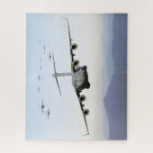 C-17 Globemaster III-vliegtuigen vliegen over Blue Legpuzzel (Verticaal)