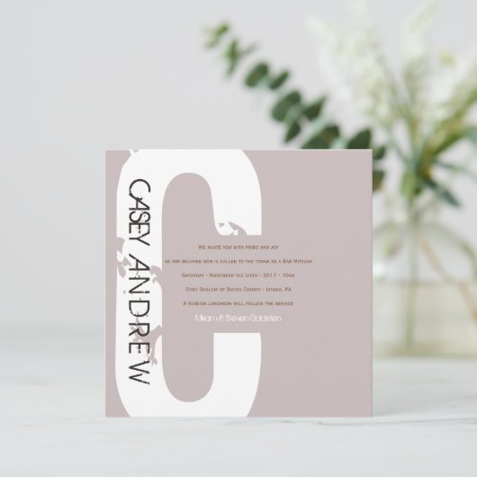 C Initiaal Collectie Bar Bat Mitswa Uitnodiging (Staand voorkant)