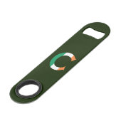 C Monogram overlay op Ierse vlag bocnt Speed Flessenopener (Voorkant Gekanteld)
