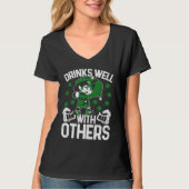 C St Patrick's Day Drinks Well With Others Irish T-shirt (Voorkant)