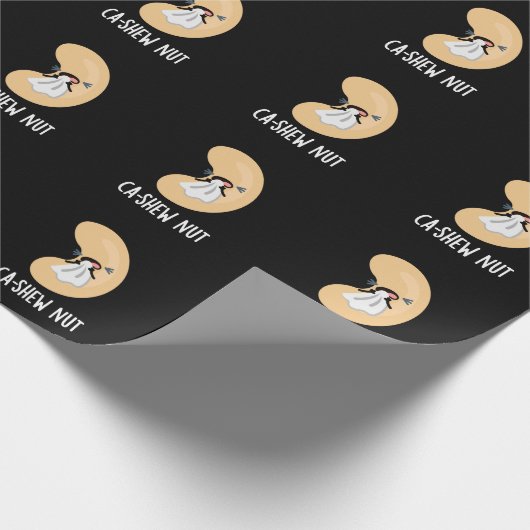 Ca-shew Funny Sneezing Cashew Nut Pun Dark BG Cadeaupapier (Hoek)