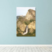 CA, Yosemite NP, Bruids sluier waterval Canvas Afdruk (Insitu (Houten vloer))