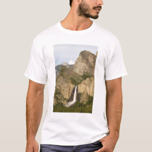 CA, Yosemite NP, Bruids sluier waterval T-shirt