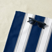 Cabana Stripe Monogram in marineblauw Strandlaken (In situ)