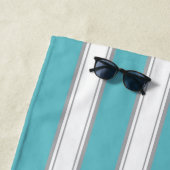 Cabana Stripe Monogram in Turquoise Blauw Strandlaken (In situ)