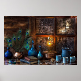 Cabine door lamplicht scène koperen veren boeken poster