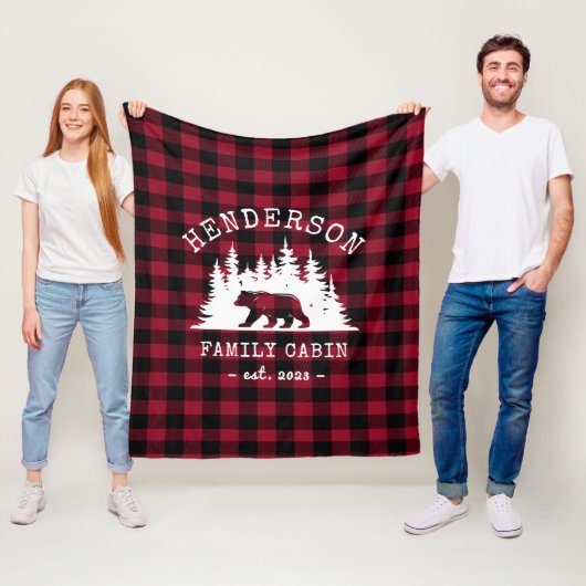 Cabine familie Beer Pine Red Plaid Fleece Deken (In situ)