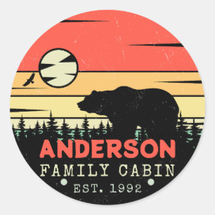 Cabine familienaam Retro dennenbomen Beer souvenir Ronde Sticker