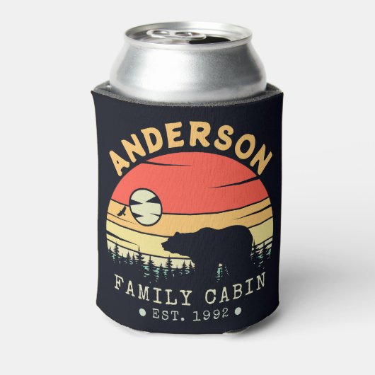 Cabine Familienaam Retro Pijnbomen Beer Souvenir Blikjeskoeler (Blikje Achterkant)