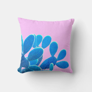 Cactus blauw gekleurd op de roze achtergrond. Mode Kussen
