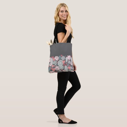 Cactus en Succulent Planten Patroon in roze Mint Tote Bag (Op model)