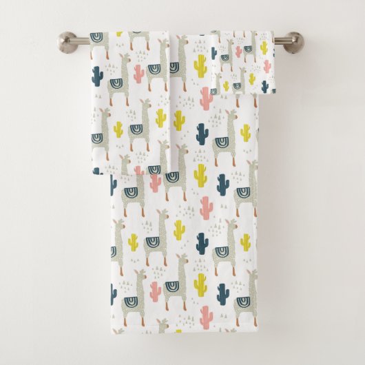 Cactus & Llamas Pattern Bad Handdoek (Insitu)