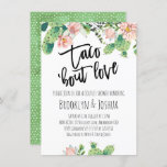 Cactus Taco'bout Love Couples Shower Uitnodiging<br><div class="desc">Cactus Taco'bout Love Couples Shower Uitnodiging

Bleke roze florale cactus taco's houden van de bruid-doucheuitnodiging.  Deze paren hebben een bruidsdoucheuitnodiging met een zwarte borstelkalligrafie onder een bleke roze bloeiende cactus.  Geweldig voor iedereen die op zoek is naar een taco,  de bruidelijke doucheuitnodiging.</div>