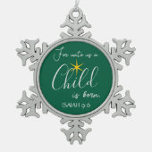 Cadeau! Een kind wordt geboren met een Christelijk Tin Sneeuwvlok Ornament (Voorkant)