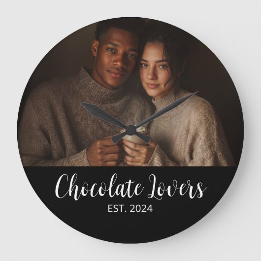 Cadeau met foto van koppel dat chocolade liefheeft grote klok (Voorkant)
