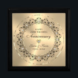 Cadeau voor 50ste bruiloft Jubileum Cadeaudoosje<br><div class="desc">Herdenk uw 50ste huwelijksverjaardag met dit elegante ontwerp - een zwarte  mandala op een Afbeeldingen metallic gouden achtergrond. Ze zijn versierd met witte diamanten - aanpasbare tekst in zwart in een glimmende gouden cirkel.</div>