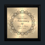 Cadeau voor 50ste bruiloft Jubileum Cadeaudoosje<br><div class="desc">Herdenk uw 50ste huwelijksverjaardag met dit elegante ontwerp - een zwarte  mandala op een Afbeeldingen metallic gouden achtergrond. Ze zijn versierd met witte diamanten - aanpasbare tekst in zwart in een glimmende gouden cirkel.</div>