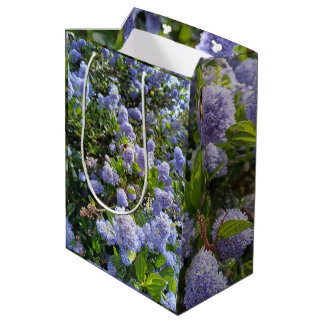 Cadeaubag met lila bloemen medium cadeauzakje