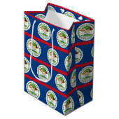 Cadeaubag met vlag van Belize Medium Cadeauzakje (Voorkant Gekanteld)