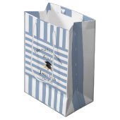 Cadeaubags Blauw Witte Streep Afstuderen 2026 Medium Cadeauzakje (Voorkant Gekanteld)