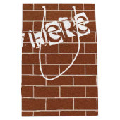 Cadeaubags met stenen muur en aangepaste tekst medium cadeauzakje (Voorkant)