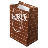 Cadeaubags met stenen muur en aangepaste tekst medium cadeauzakje (Voorkant Gekanteld)