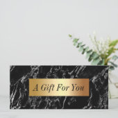 Cadeaubon | Modern donkerbruin marmer Gold-etiket (Staand voorkant)