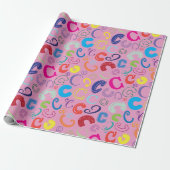 Cadeaupapier met letter C - Roze (Uitgerold)
