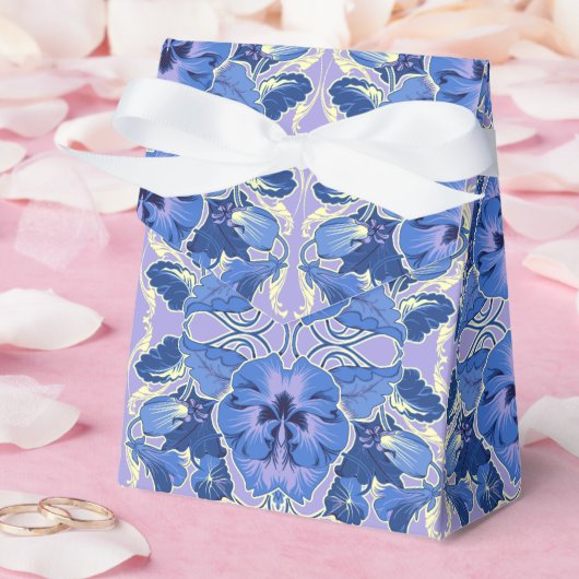 Cadeaupapier met oude viooltjes bedankdoosjes (Huwelijk)