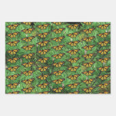 Cadeaupapier Monarchs op dennenboughs (Voorkant)