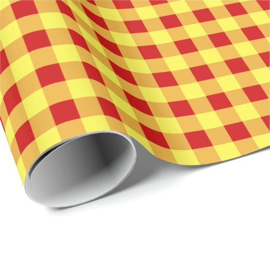 Cadeaupapier, rood en geel geruit cadeaupapier (Rol Hoek)