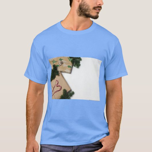 “Cadeaus” Feest & Vreugde T-Shirt (Voorkant)