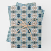 Cadeauverpakking in tinten blauw inpakpapier vel (In situ)