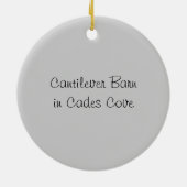 Cades Cove Cantilever Barn op Tipton Place Keramisch Ornament (Achterkant)