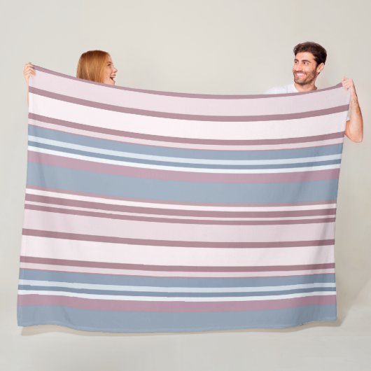 Cadet Grey and Desaturated Rose Stripes Fleece Deken (In situ)