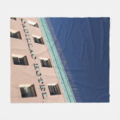 CADILLAC HOTEL BOUW FLEECE DEKEN (Voorkant (Horizontaal))