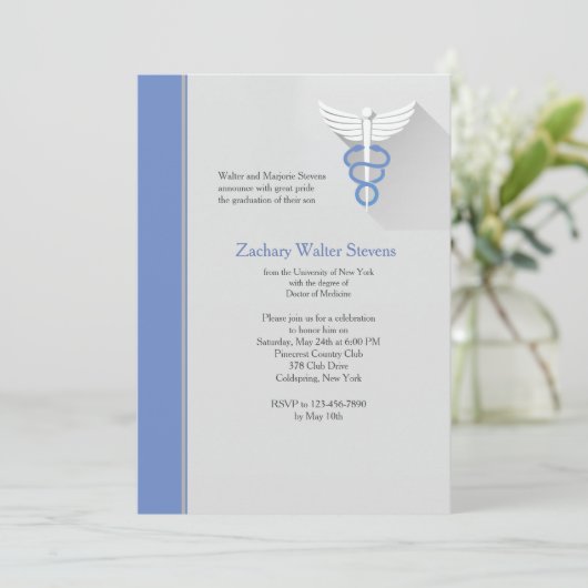 Caduceus Symbool Blauwe Trim Afstuderen Uitnodigin Kaart (Staand voorkant)