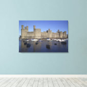 Caernarfon Castle, Gwynedd, Wales (RF) Canvas Afdruk (Insitu (Houten vloer))