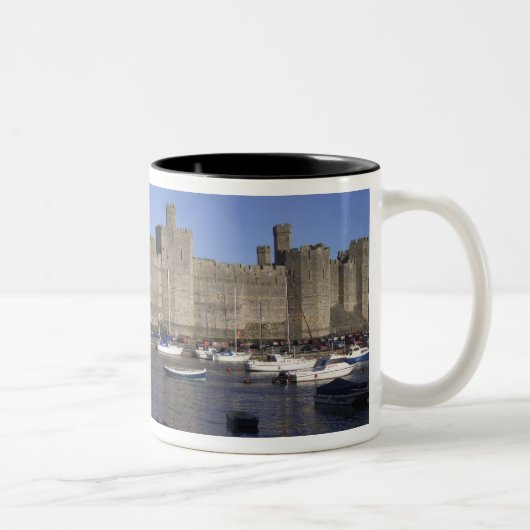 Caernarfon Castle, Gwynedd, Wales (RF) Tweekleurige Koffiemok (Rechts)