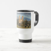 Caernarfon castle Wales Travel Mugs. Reisbeker (Voorkant rechts)